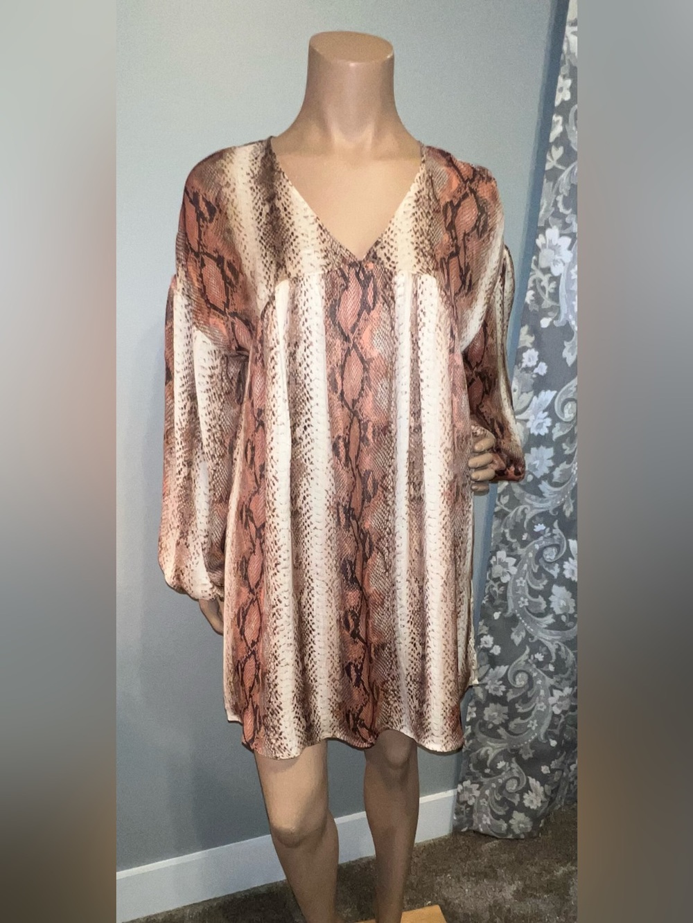 ENTRO Snake Print V-Neck Tunic Dress in snake print pattern. Small